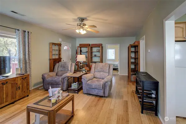 650 Fowler ST, Raymond, WA 98577