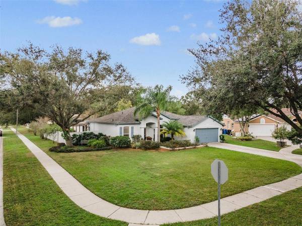 3705 BARNHOUSE PL, Valrico, FL 33596