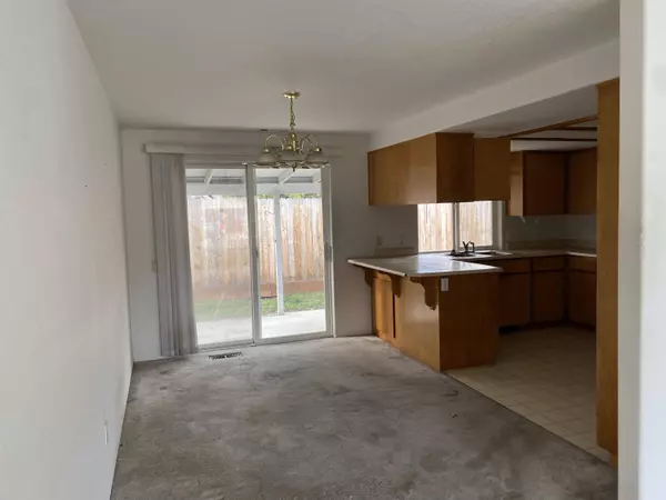 1560 Toralon Dr, Medford, OR 97501