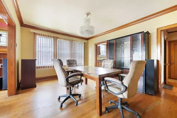 12216 Artesian AVE, Blue Island, IL 60406