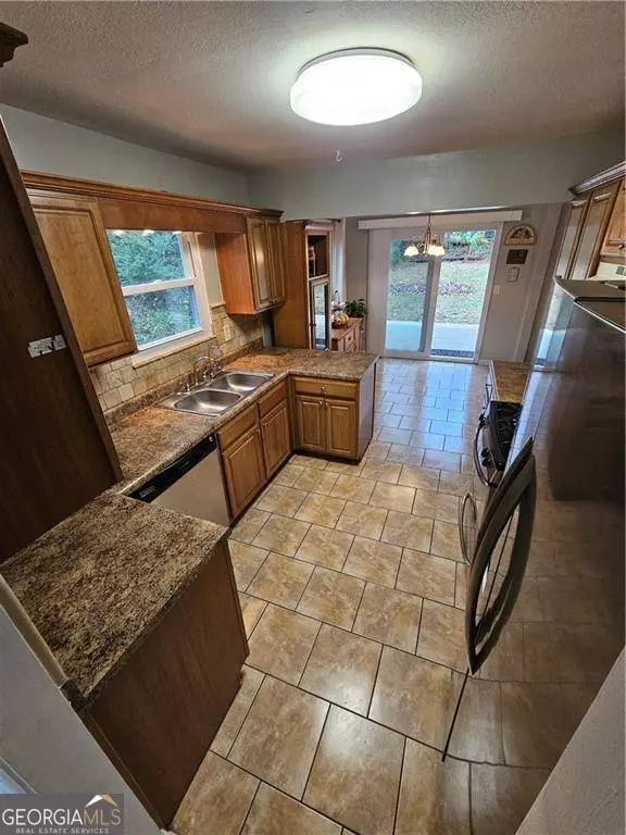 654 Oxford Hall DR, Lawrenceville, GA 30044