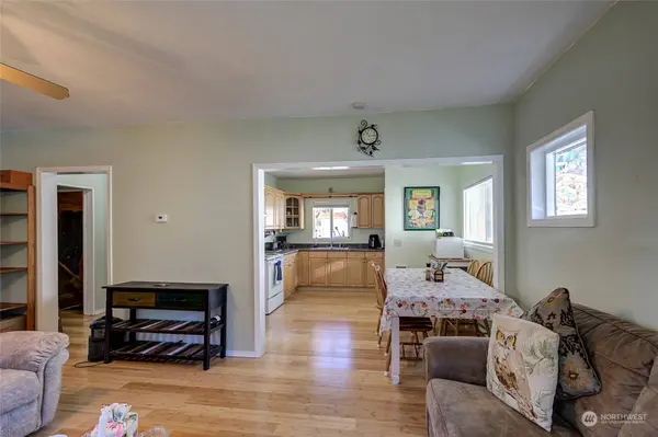 650 Fowler ST, Raymond, WA 98577