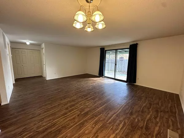 1129 SE Excalibur Dr, Grants Pass, OR 97526