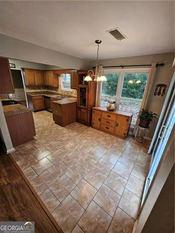 654 Oxford Hall DR, Lawrenceville, GA 30044