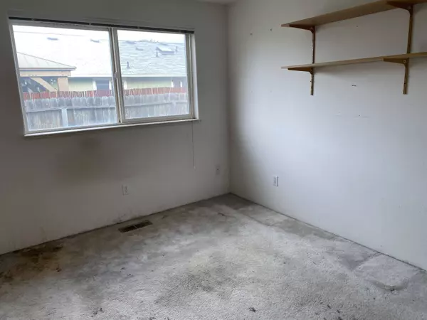 1560 Toralon Dr, Medford, OR 97501