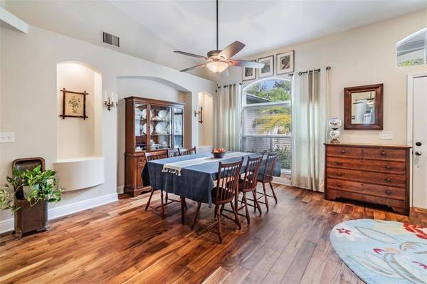 3705 BARNHOUSE PL, Valrico, FL 33596