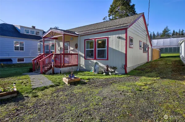 650 Fowler ST, Raymond, WA 98577