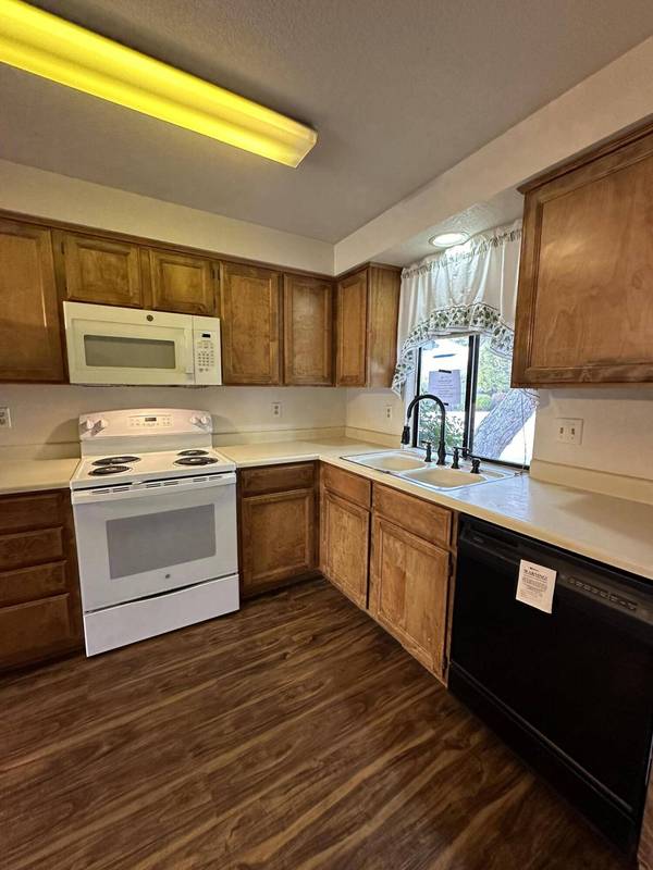 1129 SE Excalibur Dr, Grants Pass, OR 97526