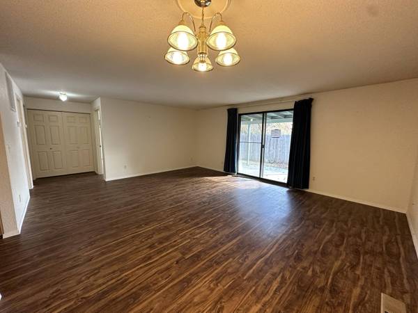 1129 SE Excalibur Dr, Grants Pass, OR 97526