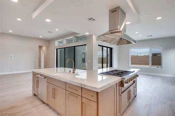 12102 Lyons Ridge Street, Las Vegas, NV 89138