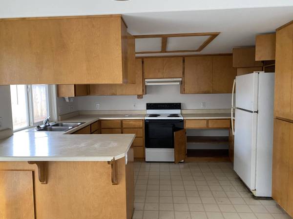 1560 Toralon Dr, Medford, OR 97501