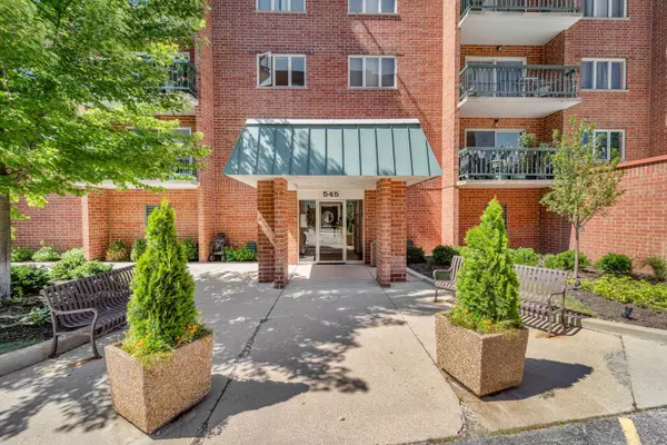 545 S River Road #504, Des Plaines, IL 60016