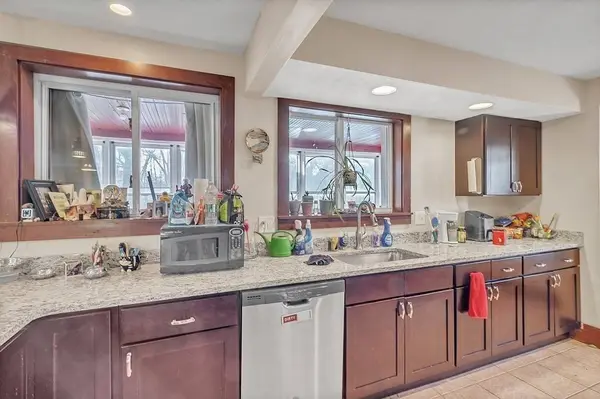 23 Fenton St, Agawam, MA 01030