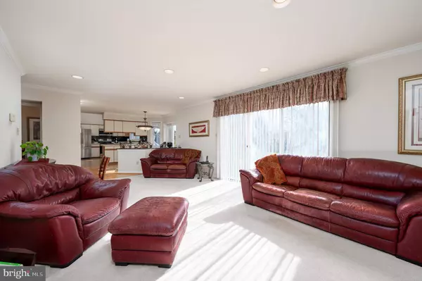 56 HORSESHOE DR, Mount Laurel, NJ 08054