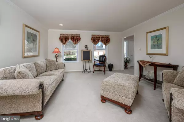 56 HORSESHOE DR, Mount Laurel, NJ 08054