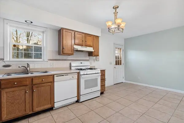 142 Oxford St #142, Lawrence, MA 01841