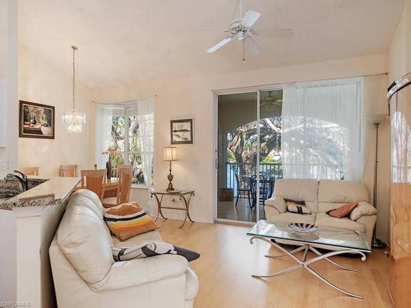 65 Silver Oaks CIR #202, Naples, FL 34119