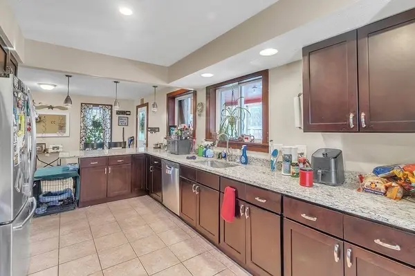 23 Fenton St, Agawam, MA 01030