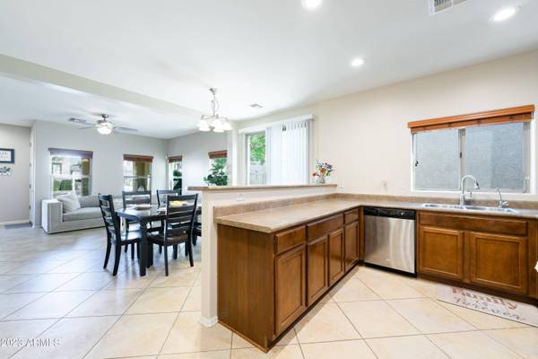 853 S PHEASANT Drive, Gilbert, AZ 85296