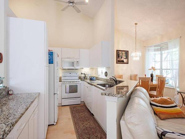 65 Silver Oaks CIR #202, Naples, FL 34119