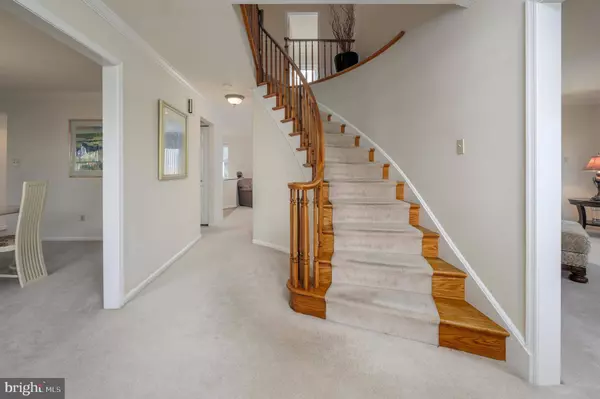 56 HORSESHOE DR, Mount Laurel, NJ 08054