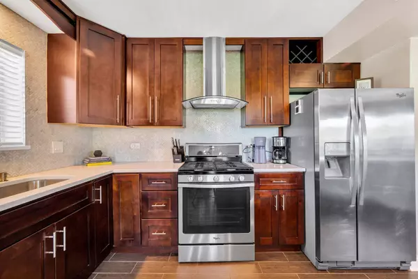 545 S River Road #504, Des Plaines, IL 60016