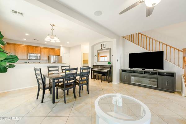 853 S PHEASANT Drive, Gilbert, AZ 85296