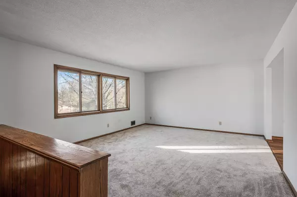 9029 46th AVE N, New Hope, MN 55428