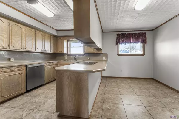 16153 JOE SEVARIO RD, Prairieville, LA 70769