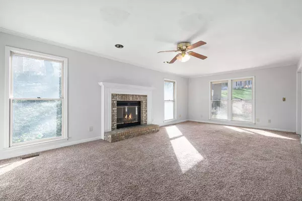 2701 Wakefield Dr, Clarksville, TN 37043