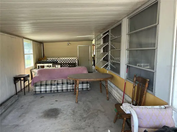 5245 PORTLAND DR, Zephyrhills, FL 33542