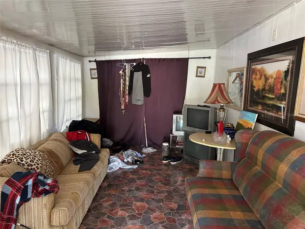 5245 PORTLAND DR, Zephyrhills, FL 33542