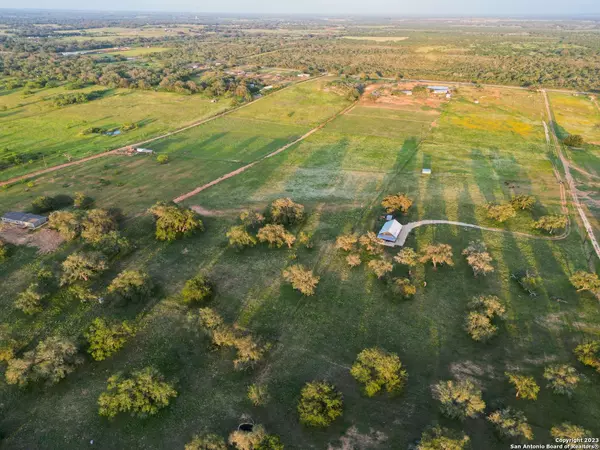 5696 Fm 2504, Poteet, TX 78065