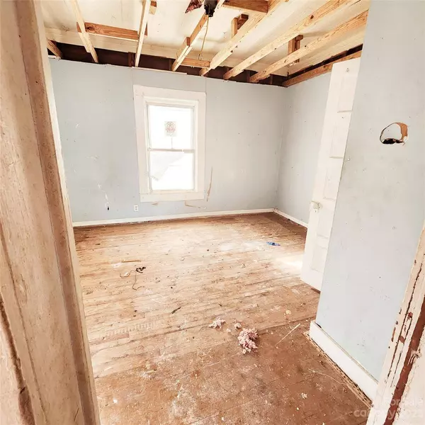 153 Hilltop DR, Mooresboro, NC 28114