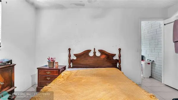 9163 NW 25th Ct, Sunrise, FL 33322