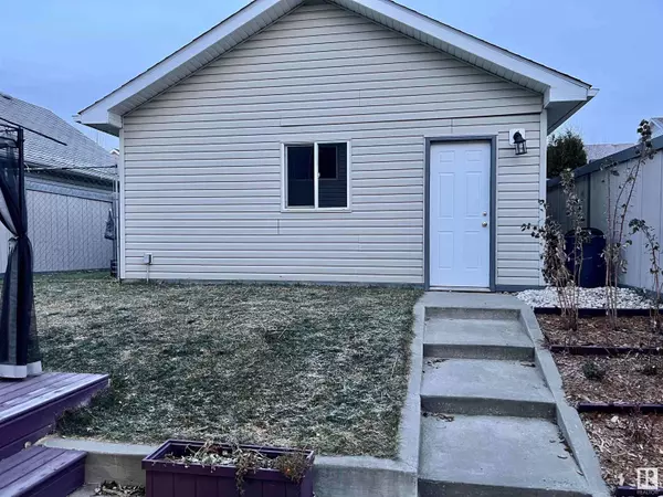 1019 80 ST SW, Edmonton, AB T6X 1E6