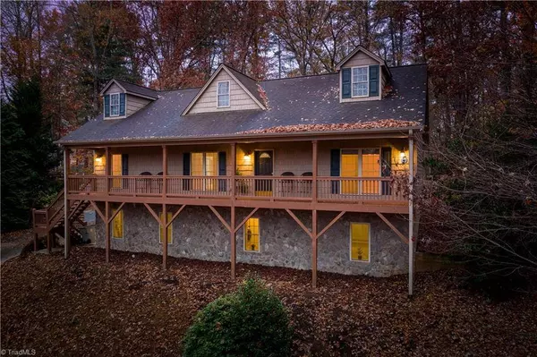 1009 Hawthorne DR NE, Lenoir, NC 28645