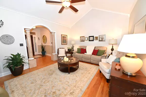 54 Wittenburg Springs DR, Taylorsville, NC 28681