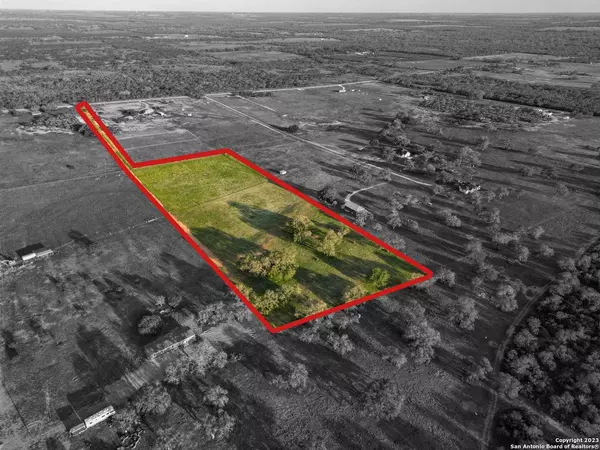 5696 Fm 2504, Poteet, TX 78065