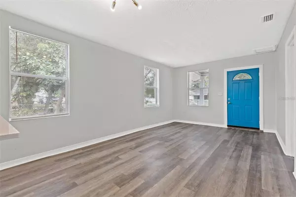 1907 W SAINT JOHN ST, Tampa, FL 33607