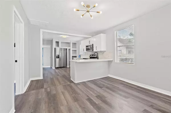 1907 W SAINT JOHN ST, Tampa, FL 33607