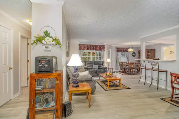 280 Deepwoods Drive, Highland Heights, KY 41076