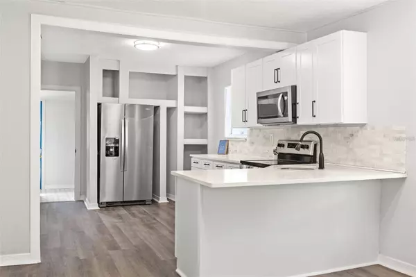 1907 W SAINT JOHN ST, Tampa, FL 33607