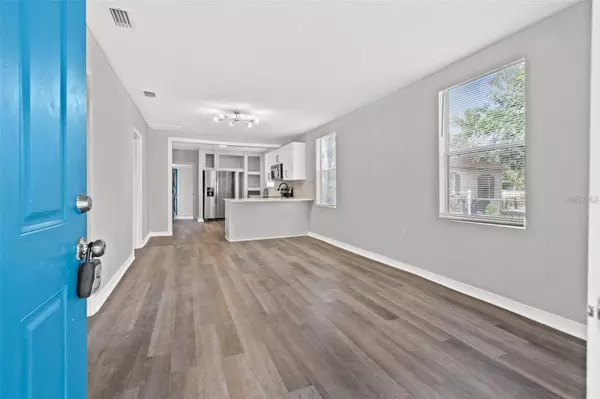 1907 W SAINT JOHN ST, Tampa, FL 33607