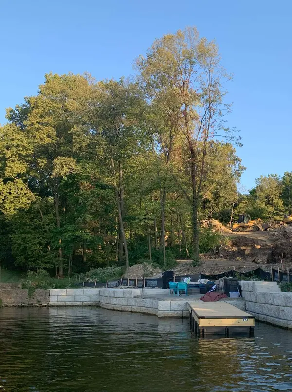 7814 NW Scenic Dr, Kansas City, MO 64152