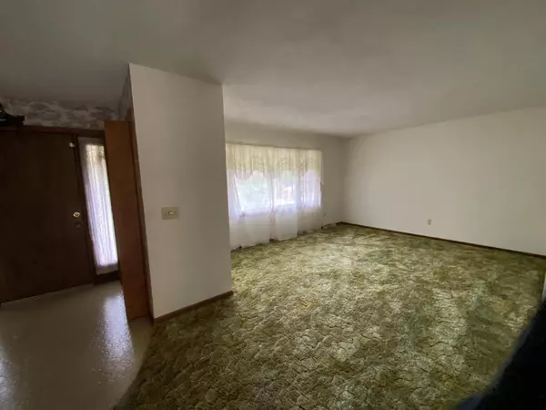 4170 11 Mile NE Road, Rockford, MI 49341