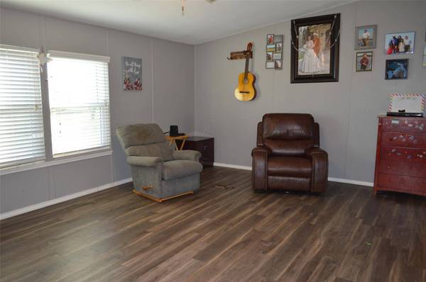 252 Barker Road, Ennis, TX 75119