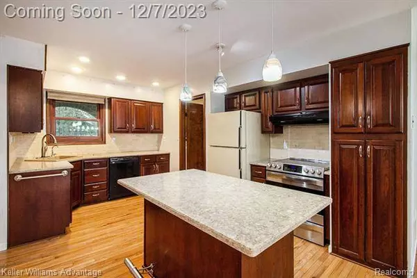 24633 Dinser Drive, Novi, MI 48374