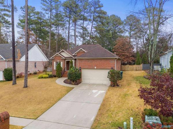 1716 NW Weymouth Lane NW, Huntsville, AL 35806