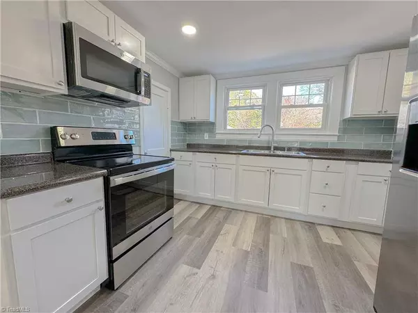 1713 Burton RD, Thomasville, NC 27360